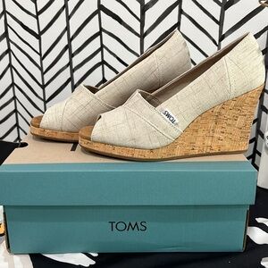 New in Box! Toms Classic Wedge Natural Crosshatch Jacquard Shoes, Size 6.5